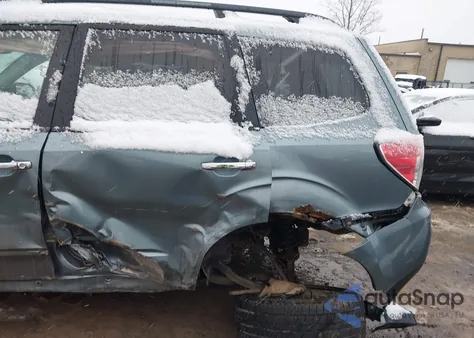 2009 Subaru Forester 2.5X из США, поврежденный, VIN JF2SH63639H743028